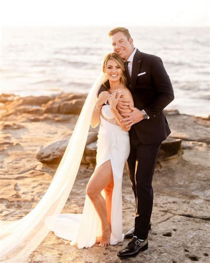 CBS Anchor Amanda Balionis Wedding Photos With Husband Bryn Renner- Facts On Her Marital Life