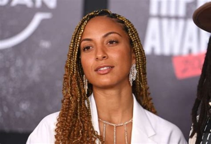 D’Smoke is Married to Wife: Angelina Sherie.