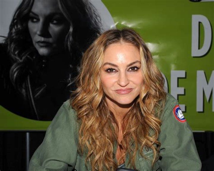 Drea Alexa – American Curvy Fashion Model Drea Alexa’s Age, Bio, Wiki, Career, Net Worth, Dating, Photos &amp; Facts