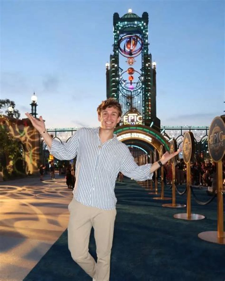 Is Carter Kench Gay? Sexuality And Partner – Is He Dating Canon Ryder?