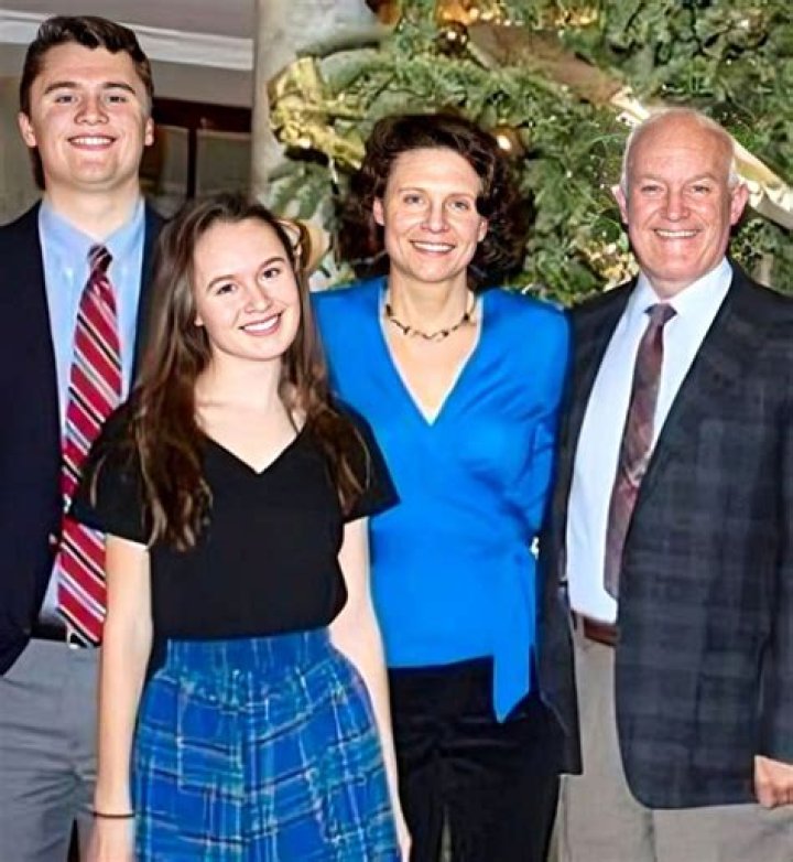 Kellee Stewart Has Her Sister And Parents As Her Backbone To Support