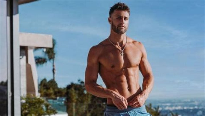 Mitchell Eason Height, Weight, Net Worth, Age, Birthday, Wikipedia, Who, Nationality, Biography